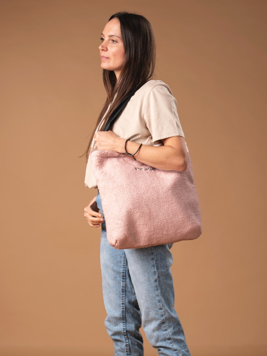 kliknutít zobrazíte maximální velikost obrázku UNI Furry Pink táska